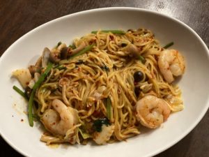 タイの激辛唐辛子プリッキーヌを使用した海鮮焼きそばにチャレンジ！【激辛グルメ】