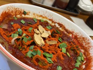 唐辛子で真っ赤なのに辛くないラーメンを食べてみた【中華そば　殿】