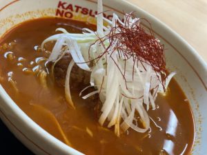 【期間限定】『かつ丼のかつさと』の激辛から揚げらーめん食べてみた！