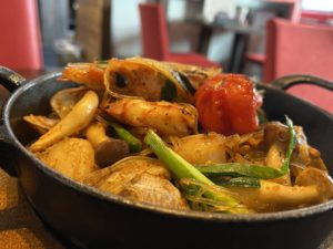 【悶絶】赤い壺の『激辛海鮮チャプチェ』が辛すぎて死ぬかと思ったww