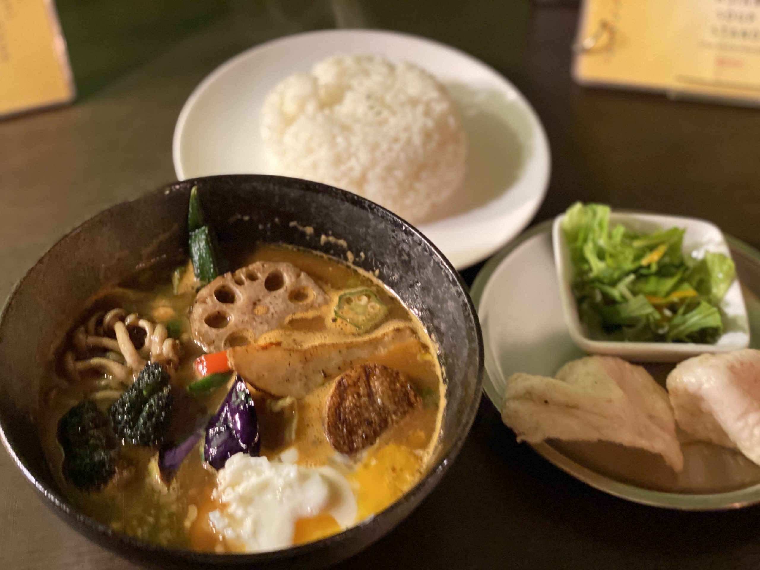 タイの唐辛子を使用した激辛スープカレーを食べたら全身の毛穴から汗が止まらない。