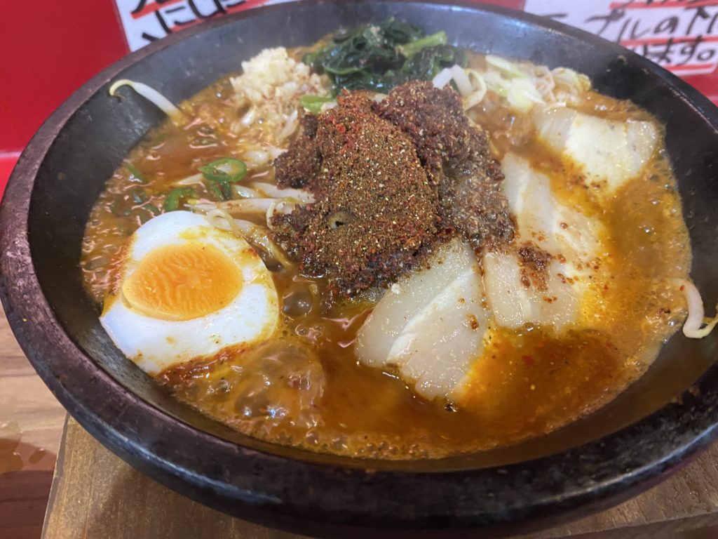 完食者1名 300度以上の熱々の氷河ラーメンを食べたら地獄を見た 激辛ジョニーのスパイス道